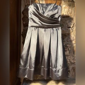Junior woman’s size 1 gun metal gray sleeveless knee length dress